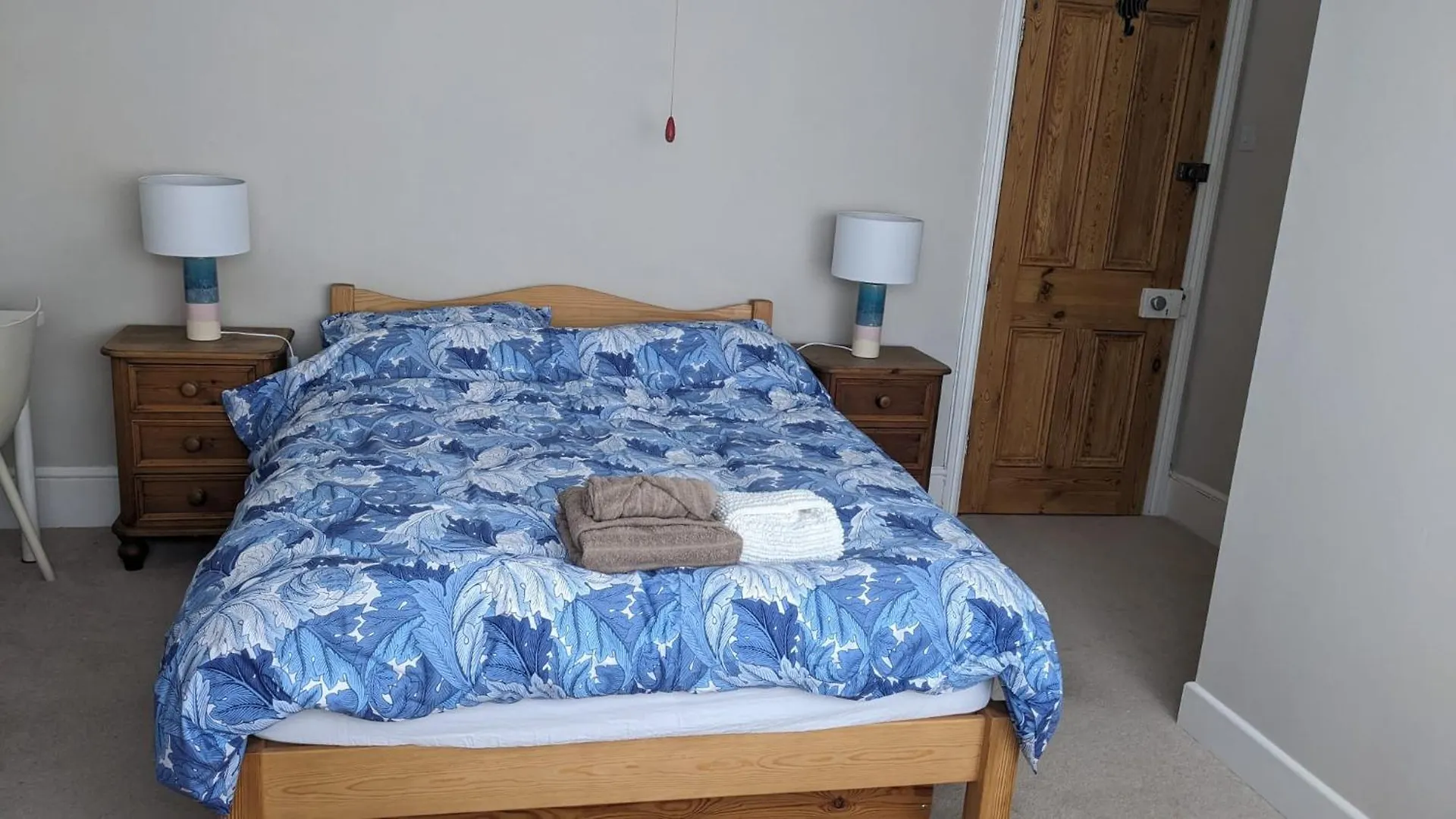No 25 Comfort And Convenience Ensuite London W7 0*,  イギリス
